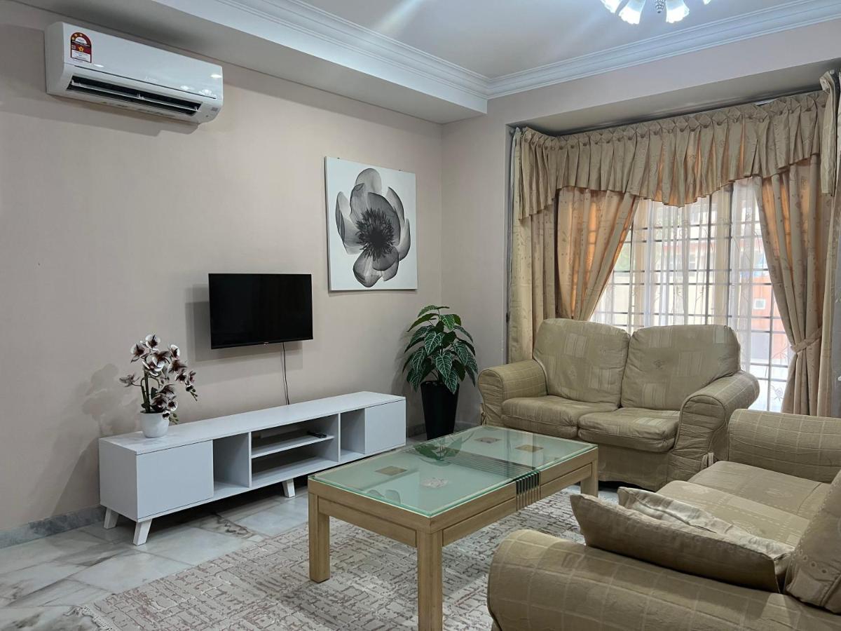 D'Lestari Homestay Seri Kembangan Ngoại thất bức ảnh