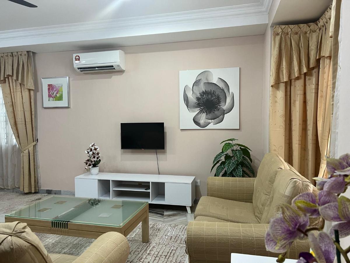 D'Lestari Homestay Seri Kembangan Ngoại thất bức ảnh