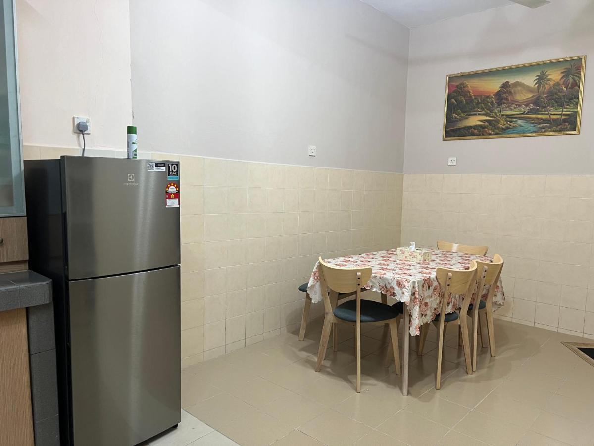 D'Lestari Homestay Seri Kembangan Ngoại thất bức ảnh