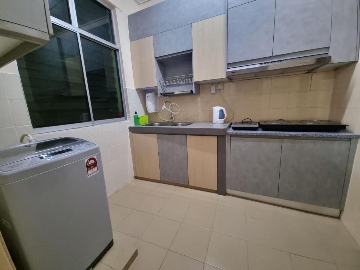 D'Lestari Homestay Seri Kembangan Ngoại thất bức ảnh