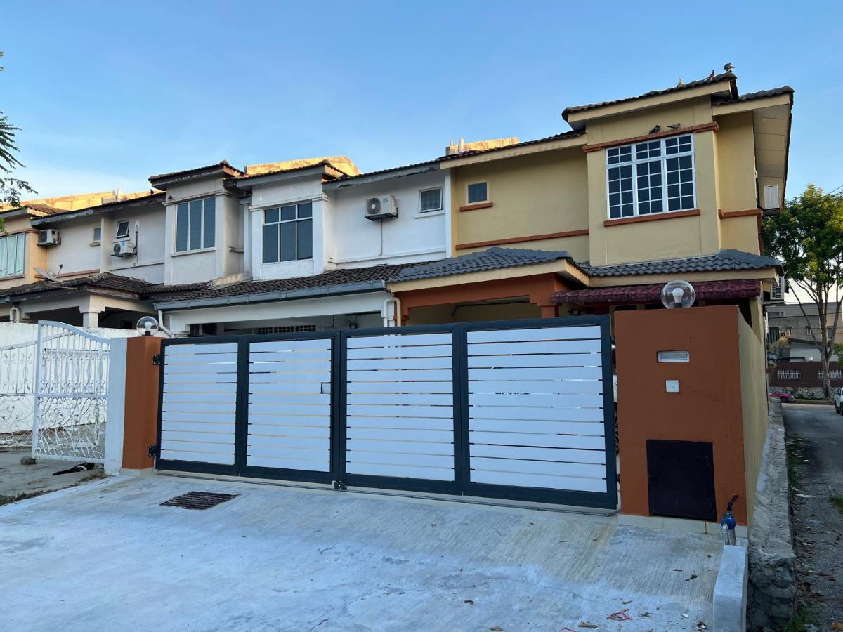 D'Lestari Homestay Seri Kembangan Ngoại thất bức ảnh