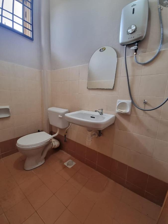 D'Lestari Homestay Seri Kembangan Ngoại thất bức ảnh
